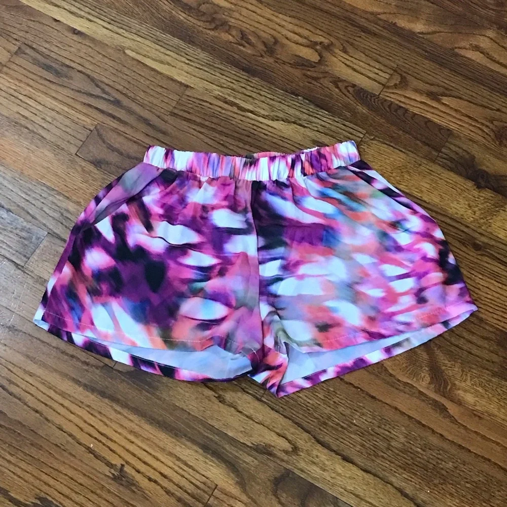 Tyche Boutique Stretch Polyester Swirled Tie Dye Dress Shorts Pockets Stretch